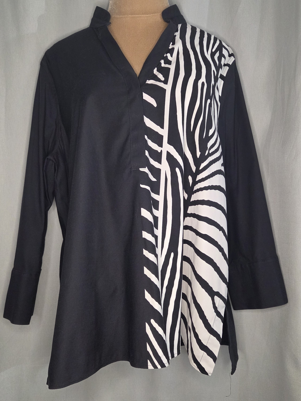 Chicos Women's Black & White Zebra-Panel V-Neck Long Sleeve Blouse Size 18